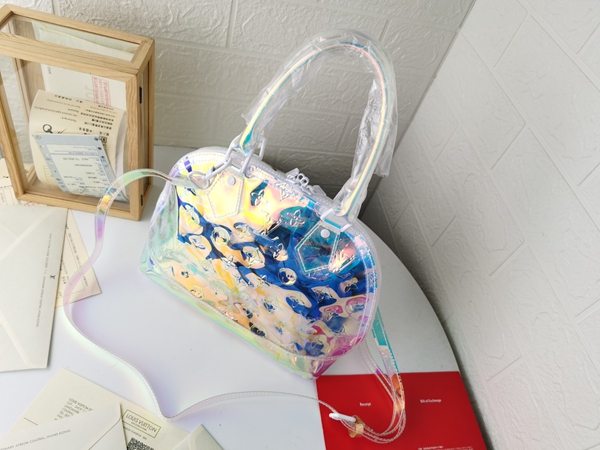 ルイヴィトンバッグ背面デザイン